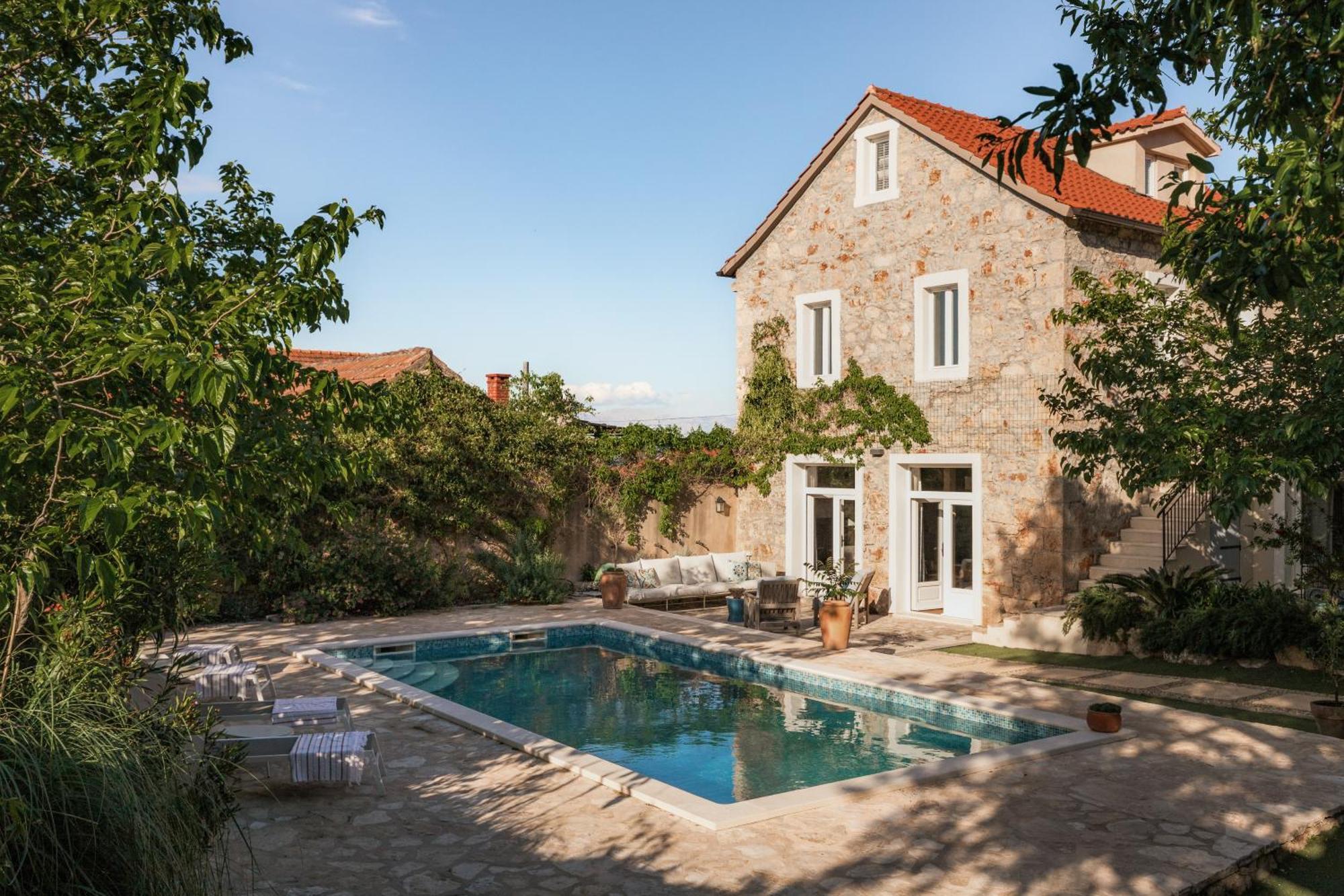 Villa Estelle, Timeless Design In Ancient Stone Vrbanj
